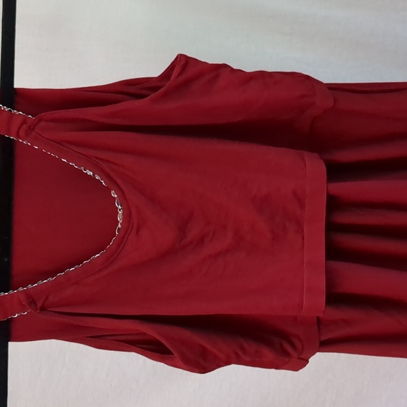 White House Black Market Burgundy Tank With Silver Links Size M - Picture 6 of 7